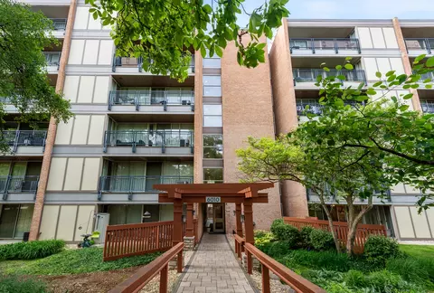 6010 Oakwood Dr #6A, Lisle, IL 60532