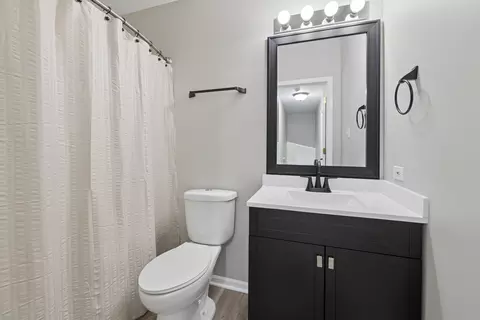 Bath - 5724 Brosam Dr, Plainfield, IL 60586 photo 2 of 2