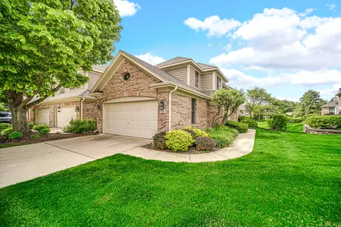 815 King Henry Ln, Saint Charles, IL 60174