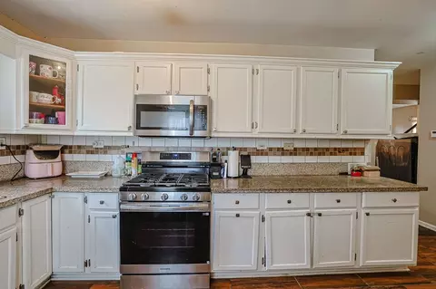 Kitchen - 4123 Prescott Ave, Lyons, IL 60534 photo 2 of 3