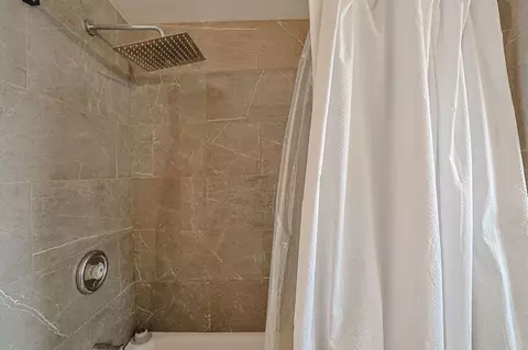 Bath - 4123 Prescott Ave, Lyons, IL 60534 photo 1 of 3
