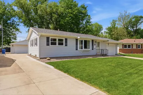 408 27th Ave, East Moline, IL 61244