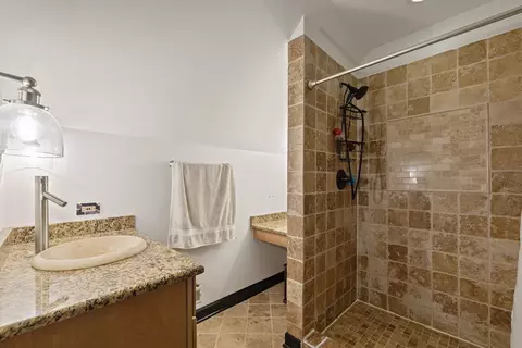 Bath - 5901 Whiting Dr, Mchenry, IL 60050 photo 8 of 8