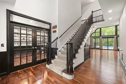Entry Way - 5901 Whiting Dr, Mchenry, IL 60050 photo 2 of 2