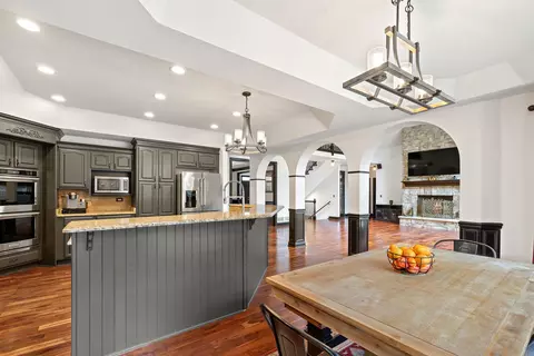 Kitchen - 5901 Whiting Dr, Mchenry, IL 60050 photo 3 of 6