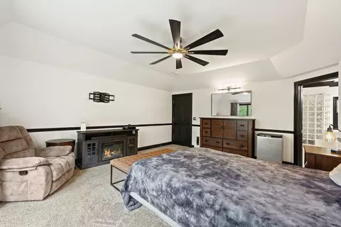 Bedroom - 5901 Whiting Dr, Mchenry, IL 60050 photo 2 of 5