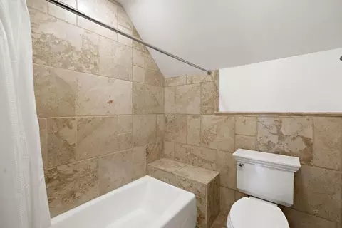 Bath - 5901 Whiting Dr, Mchenry, IL 60050 photo 7 of 8