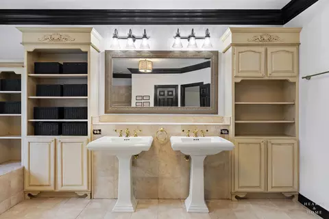 Bath - 5901 Whiting Dr, Mchenry, IL 60050 photo 2 of 8