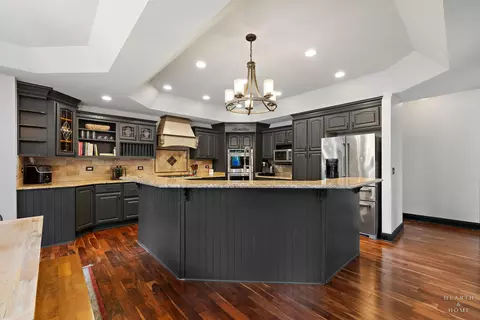 Kitchen - 5901 Whiting Dr, Mchenry, IL 60050 photo 2 of 6