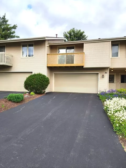 4657 High Point Dr #32, Rockford, IL 61114