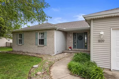 Exterior - 809 S Scarborough St, Sidney, IL 61877 photo 3 of 6