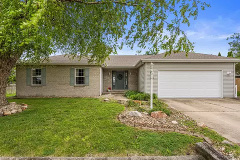 809 S Scarborough St, Sidney, IL 61877