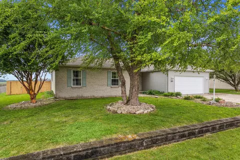 Exterior - 809 S Scarborough St, Sidney, IL 61877 photo 2 of 6