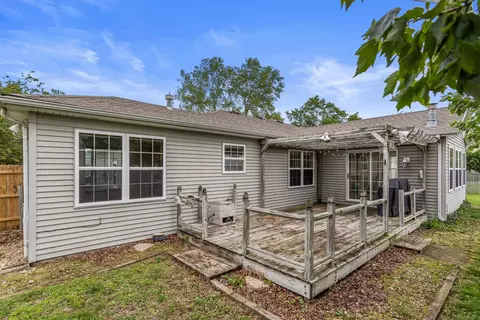 Exterior - 809 S Scarborough St, Sidney, IL 61877 photo 5 of 6