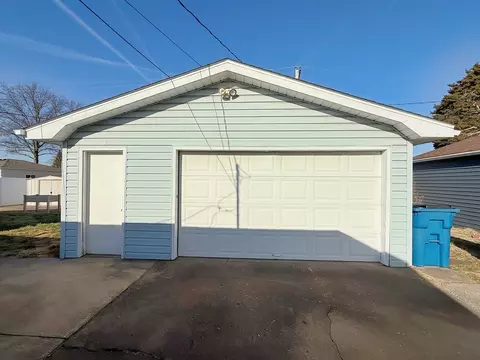 Exterior - 2406 11th St, Silvis, IL 61282 photo 6 of 10