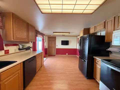 Kitchen - 2406 11th St, Silvis, IL 61282 photo 5 of 8