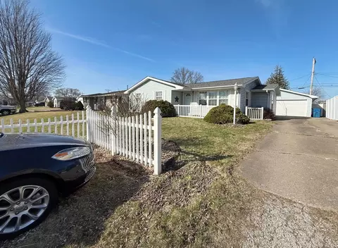 Exterior - 2406 11th St, Silvis, IL 61282 photo 2 of 10