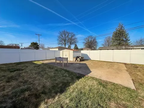 Exterior - 2406 11th St, Silvis, IL 61282 photo 9 of 10