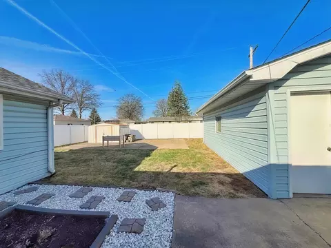 Exterior - 2406 11th St, Silvis, IL 61282 photo 8 of 10