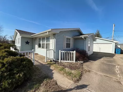 Exterior - 2406 11th St, Silvis, IL 61282 photo 3 of 10