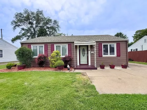971 41st St, Moline, IL 61265