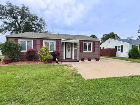 Exterior - 971 41st St, Moline, IL 61265 photo 3 of 6