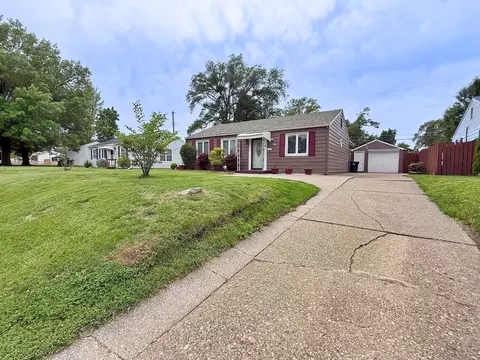 Exterior - 971 41st St, Moline, IL 61265 photo 2 of 6