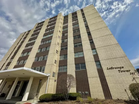 141 N La Grange Rd #702, La Grange, IL 60525