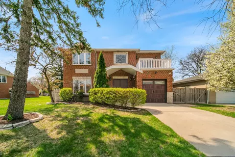 701 Oakton St, Park Ridge, IL 60068