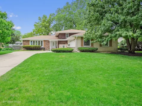 7724 Knottingham Ln, Downers Grove, IL 60516