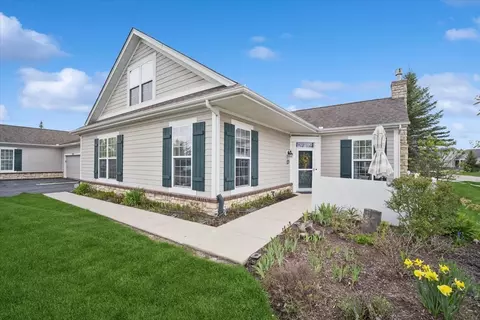 640 Schumann St, Woodstock, IL 60098