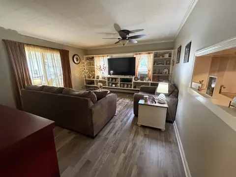 Living - 438 Anderson St, Centralia, IL 62801 photo 2 of 3
