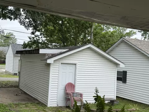 Exterior - 438 Anderson St, Centralia, IL 62801 photo 2 of 3