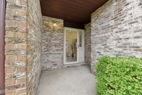 19726 Lake Shore Drive Ct, Lynwood, IL 60411