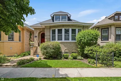 5822 N Sacramento Ave, Chicago, IL 60659