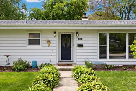 725 Eisenhower Ave, Palatine, IL 60074