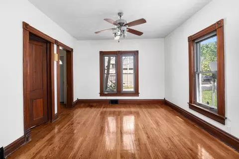 Living - 811 15th Street B, Moline, IL 61265 photo 3 of 6