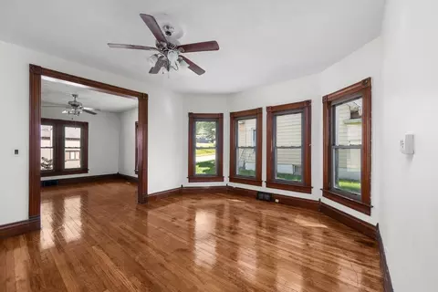 Living - 811 15th Street B, Moline, IL 61265 photo 2 of 6