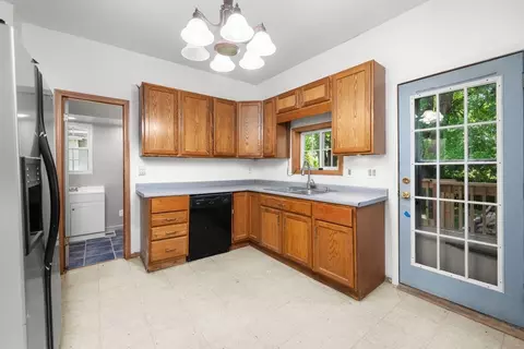 Kitchen - 811 15th Street B, Moline, IL 61265 photo 2 of 3