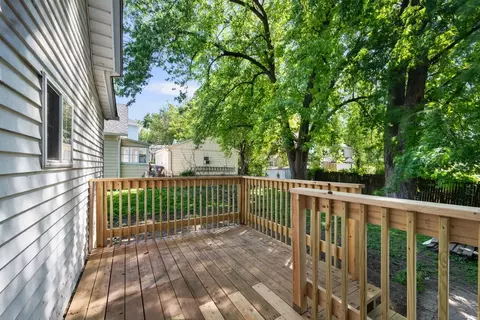 Exterior - 811 15th Street B, Moline, IL 61265 photo 7 of 7