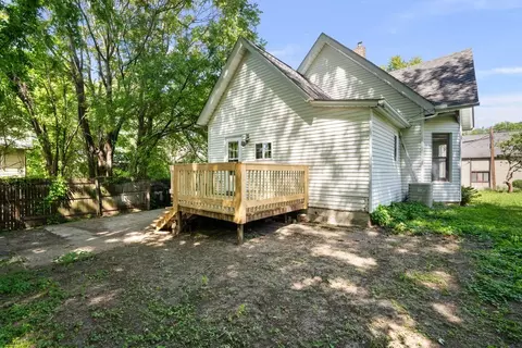 Exterior - 811 15th Street B, Moline, IL 61265 photo 6 of 7