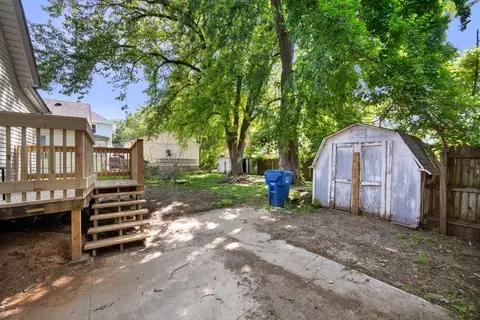 Exterior - 811 15th Street B, Moline, IL 61265 photo 3 of 7