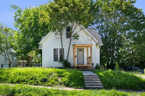 811 15th Street B, Moline, IL 61265