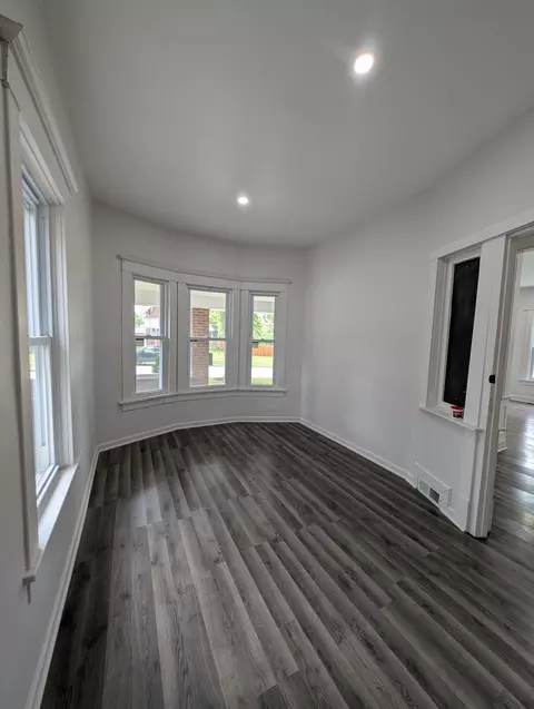 Living - 231 S Chicago Ave, Kankakee, IL 60901 photo 5 of 5