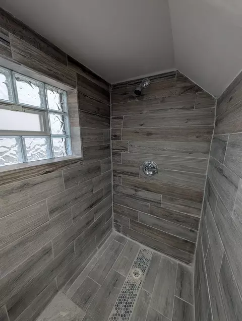Bath - 231 S Chicago Ave, Kankakee, IL 60901 photo 1 of 3