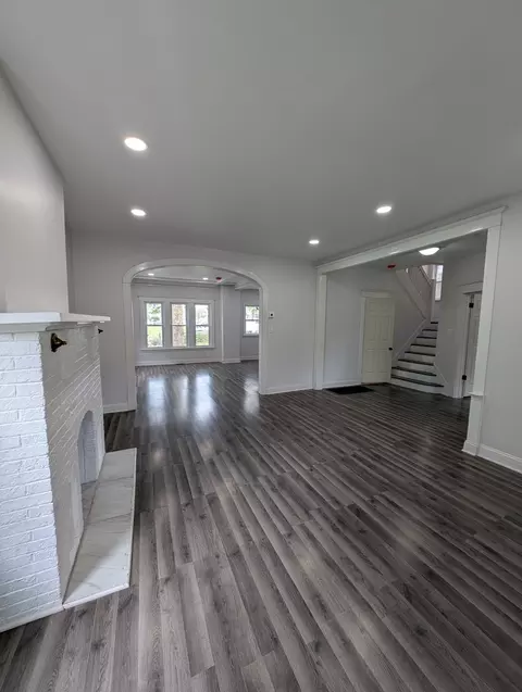 Living - 231 S Chicago Ave, Kankakee, IL 60901 photo 3 of 5