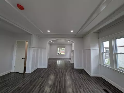 Living - 231 S Chicago Ave, Kankakee, IL 60901 photo 2 of 5