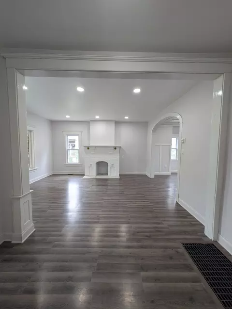 Living - 231 S Chicago Ave, Kankakee, IL 60901 photo 1 of 5