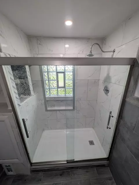 Bath - 231 S Chicago Ave, Kankakee, IL 60901 photo 3 of 3