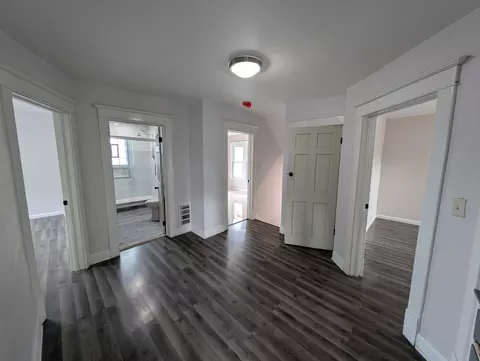 Entry Way - 231 S Chicago Ave, Kankakee, IL 60901 photo 4 of 4